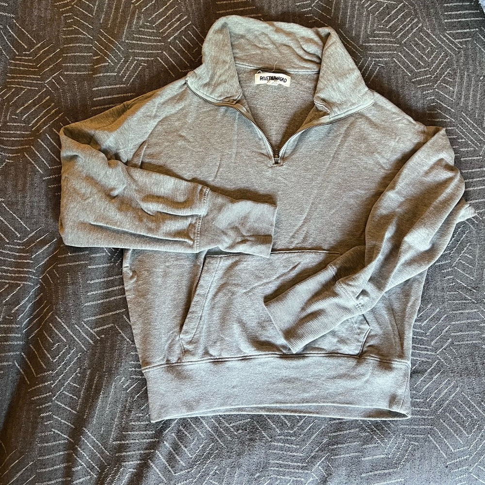 Fitted quarter zip sweatshirt